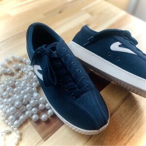 TRETORN | 8 / 39 | Nylite Plus Navy Suede Lace Up Low Platform Tennis Sneakers